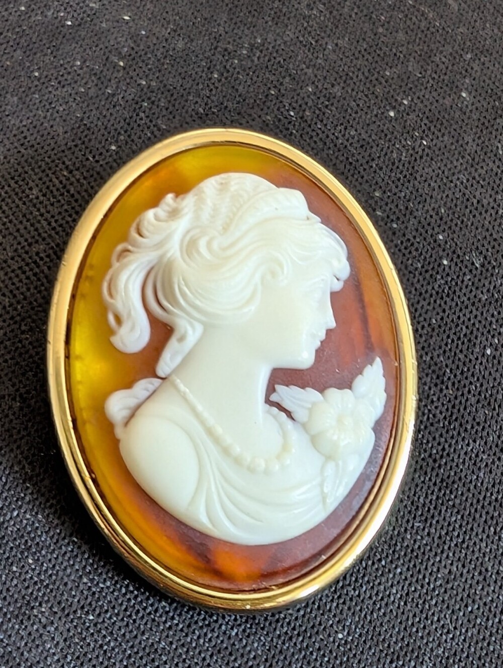 Vintage Cameo Brooch